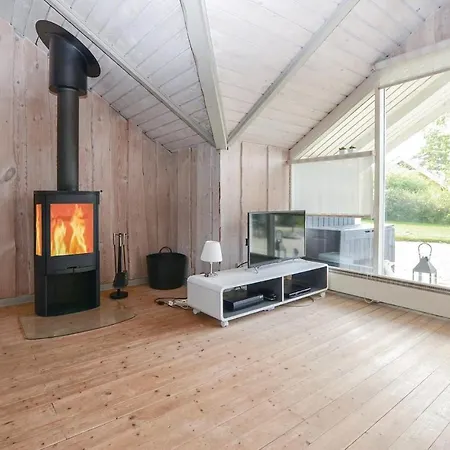 3 Bedroom Beach Front Home In Sydals *